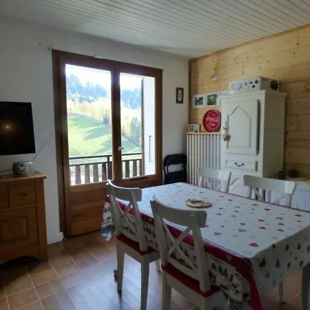 3 Pieces, Plein Centre, Proche Pistes Et Commerces, Balcon Expose Sud, Ideal Famille - Fr-1-458-90 Apartment *